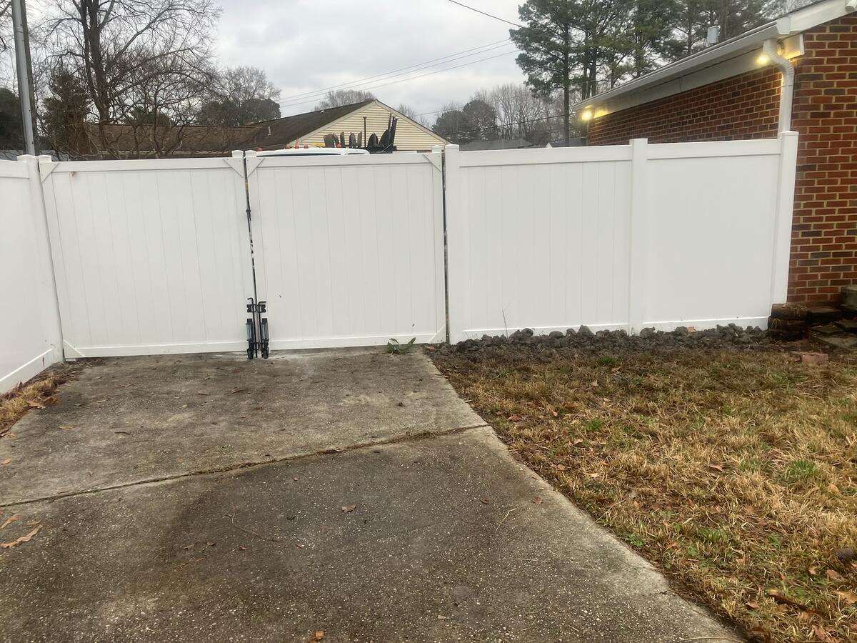 Shadowbox privacy fence