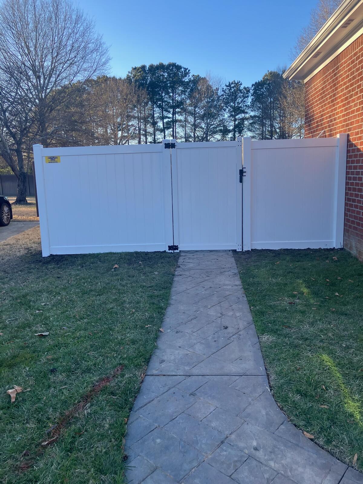 Stockade privacy fence